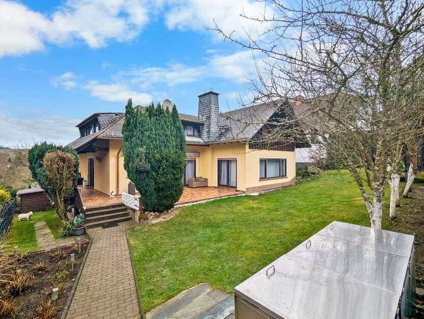 Haus zum Kaufen in Weilrod 395.000 € 245 m²