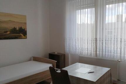 1 möbliertes WG-Zimmer, frisch saniert 1 zimmer