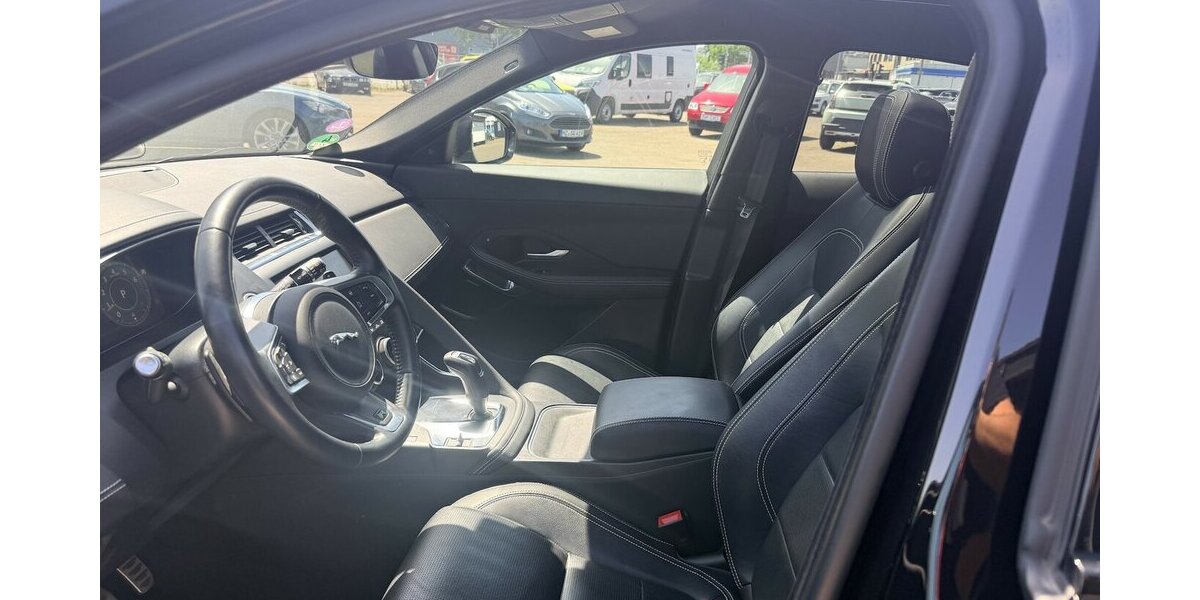 Jaguar E-Pace R-Dynamic S AWD/TOP/AHK/PANO 57.200 km 23.999 &euro; Frankfurt 60386