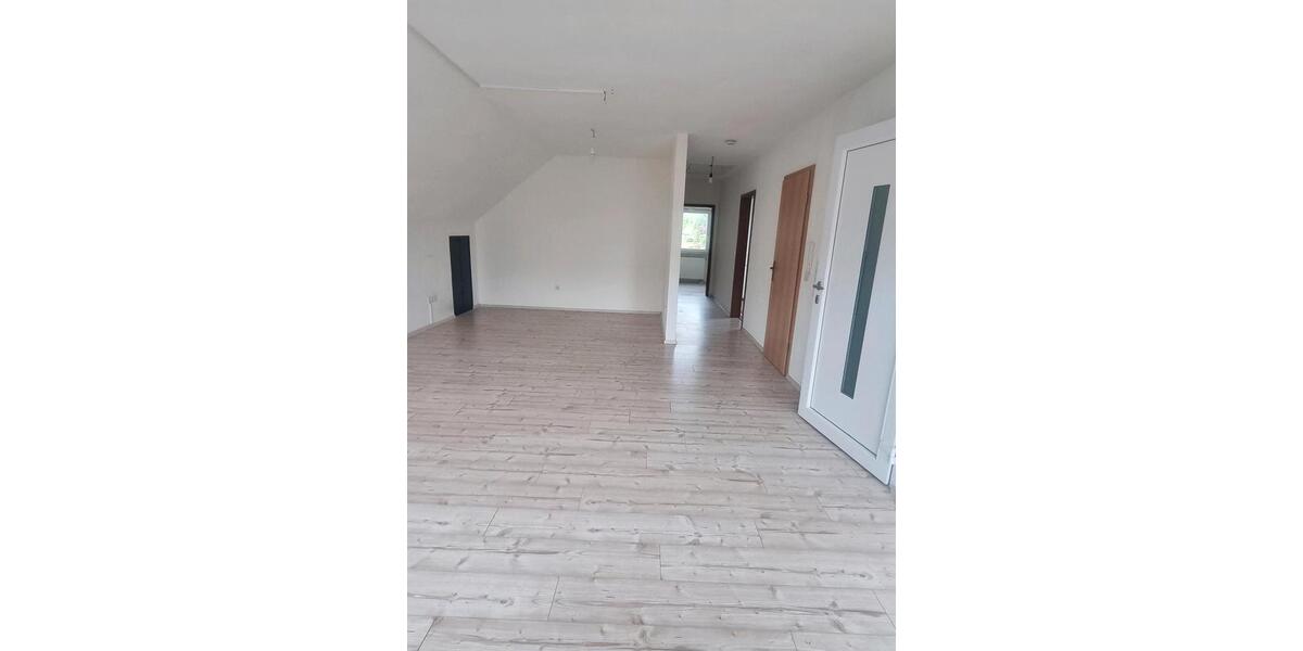 Dachgeschoßwohnung Erzhausen - 3 Zimmer, 68 m&sup2;, 930&euro; | Angebot:26413022