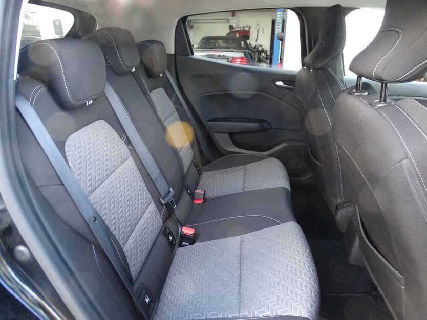 Renault Clio 1,0l Evolution Navi Rückfahrkamera, Einparkhi 31.015 km 12.990 € Rodgau 63110