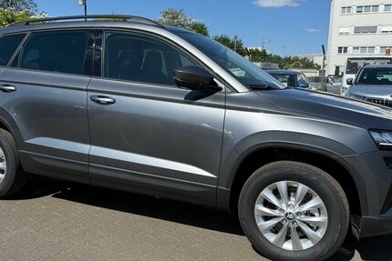 Skoda Karoq 1.5 TSI DSG Selection/Panorama/Kamera 2.500 km 32.999 &euro; Frankfurt 60386