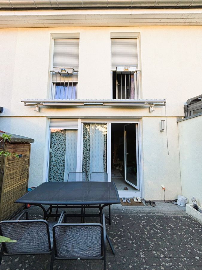 Provisionsfrei* Maintal-Bischofsheim (Spessartstr.): Neuwertiges, modernes RMH in ruhiger Lage