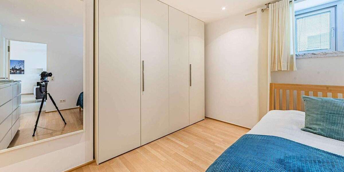 Etagenwohnung Frankfurt am Main Bahnhofsviertel - 2 Zimmer, 65 m&sup2;, 2.340&euro; | Angebot:25661899
