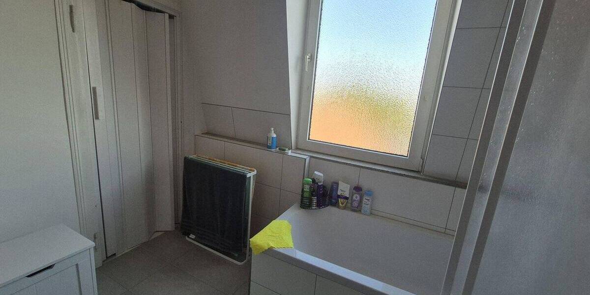 Etagenwohnung Hanau Großauheim - 3 Zimmer, 92 m&sup2;, 1.000&euro; | Angebot:26907743