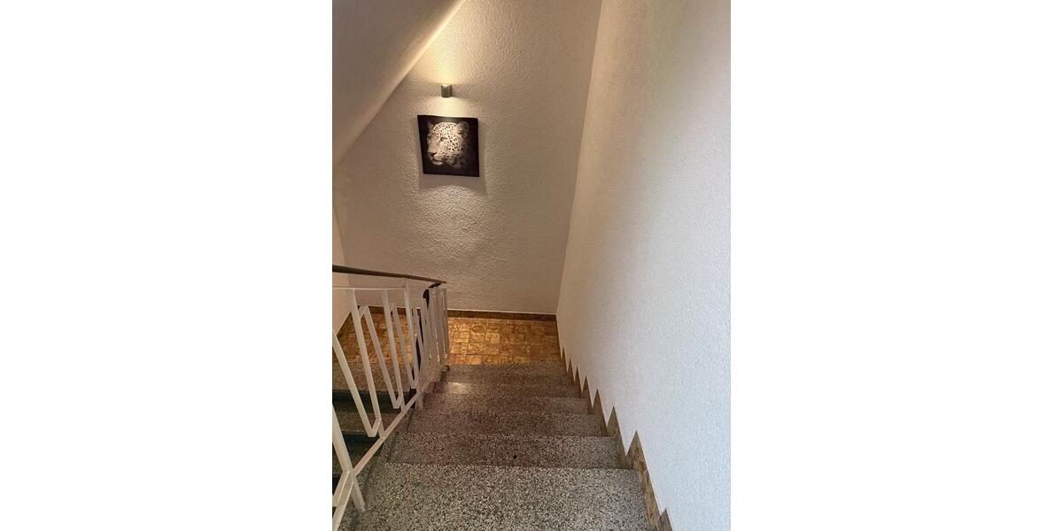 2,5 Zimmer Dachgeschosswohnung 65m2 mit Einbauküche & Geräte 2.5 zimmer