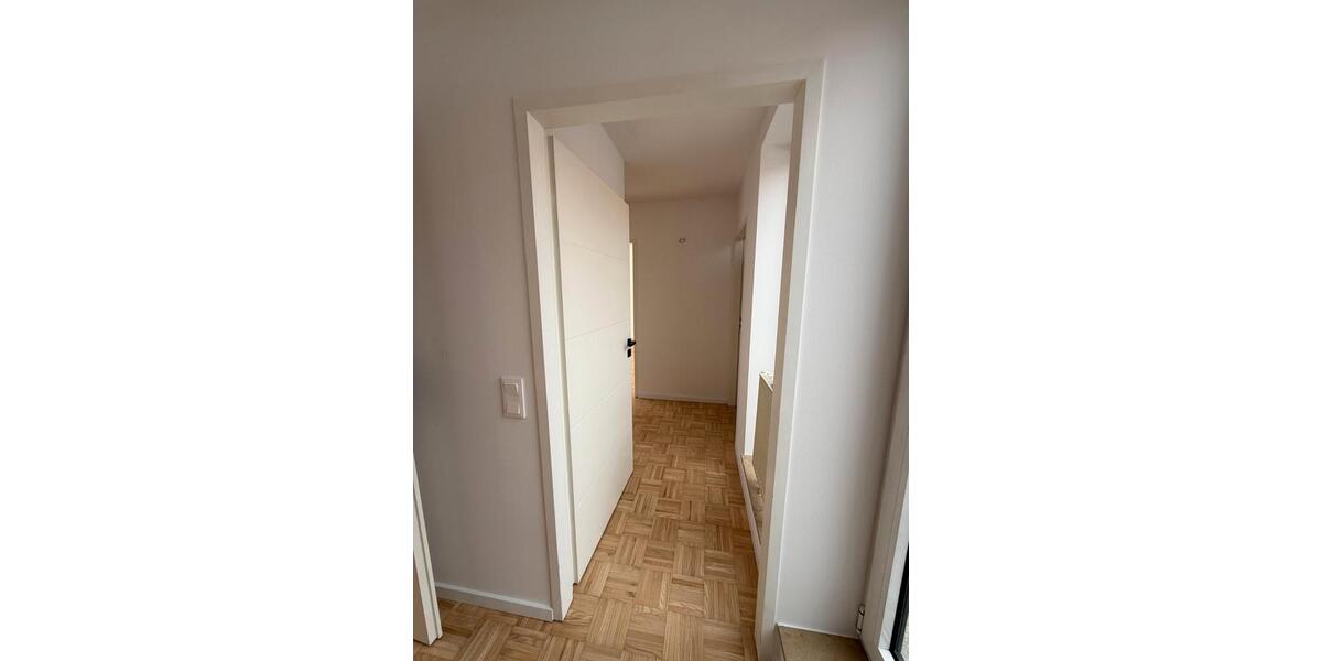 Dachgeschoßwohnung Oberursel (Taunus) - 4 Zimmer, 100 m&sup2;, 1.100&euro; | Angebot:26416269