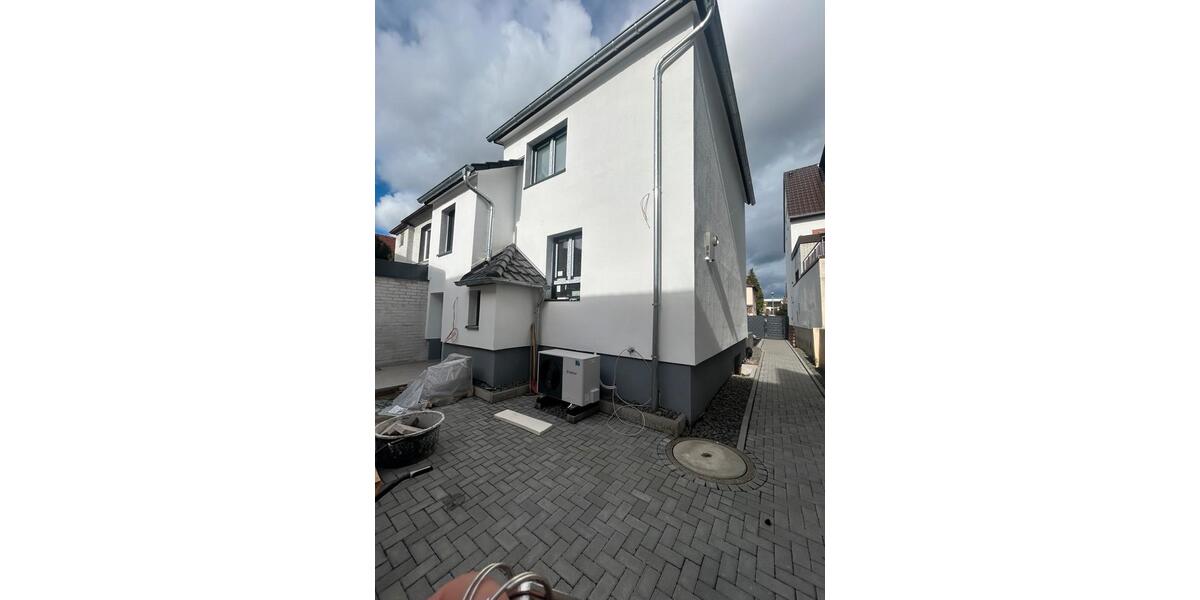 Haus mit Terasse,Garten,neue Einbauküche und eigene Privatparkplâ 4 zimmer