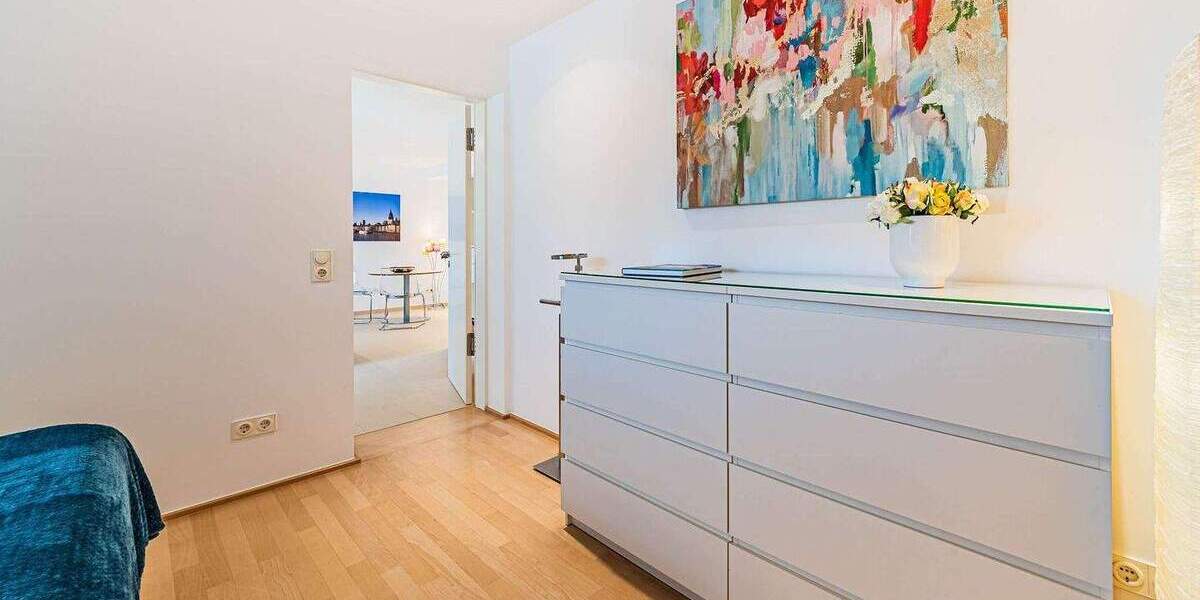 Etagenwohnung Frankfurt am Main Bahnhofsviertel - 2 Zimmer, 65 m&sup2;, 2.340&euro; | Angebot:25661899