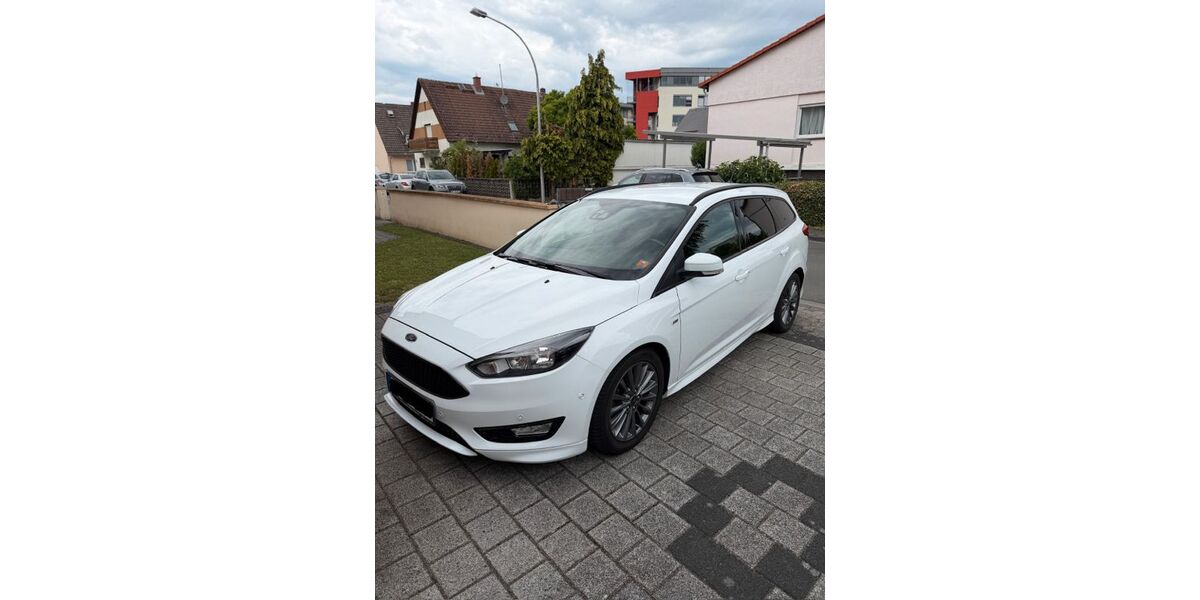 Ford Focus 98.000 km 9.200 &euro; Raunheim 65479
