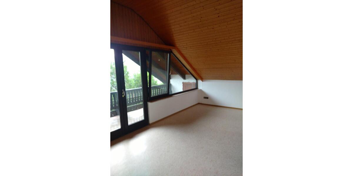 +++ Provisionsfreie, helle 2-Z.Whg. ca. 79qm im DG +++ 2 zimmer