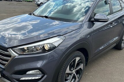 Hyundai Tucson Automatik 4WD Navi Kamera Style Premium