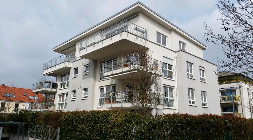 Schönes Penthouse mit 3 Zimmern &Balkon in ruhiger&zentraler Lage 3 zimmer