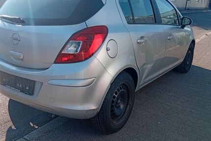 Opel Corsa 218.500 km 1.350 &euro; Hanau 63452