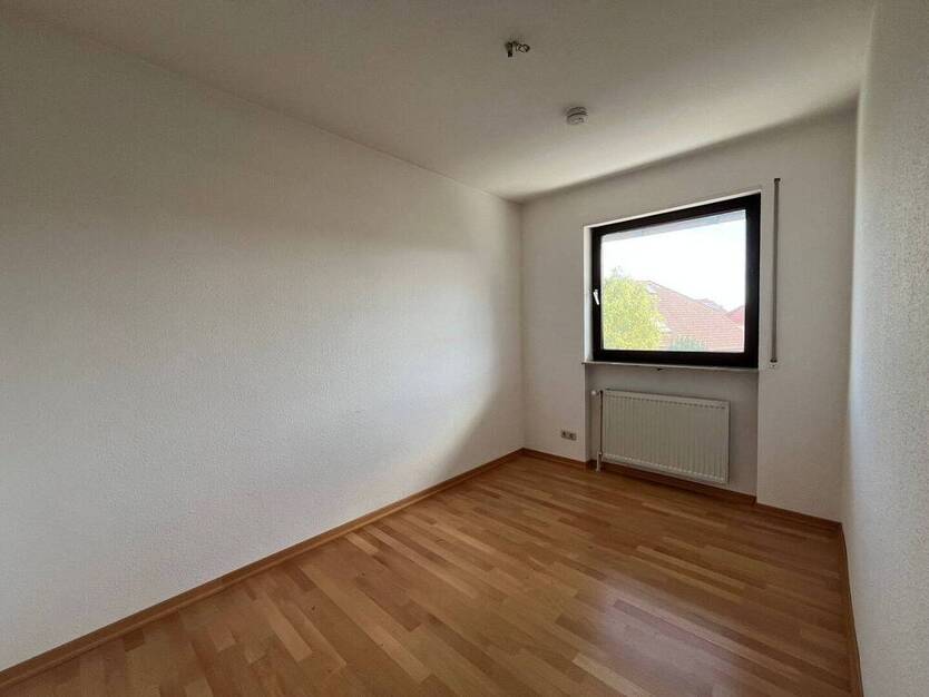 Geräumiges Reiheneckhaus - pflegeleichter Garten, Balkon, Sauna und Einbauküche