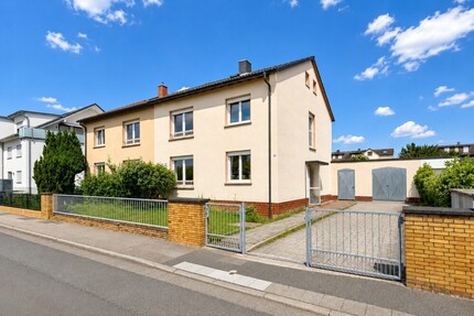 Modernisierungsbedürftige Doppelhaushälfte mit zwei Wohneinheiten und großem Grundstück in Dreieich-Sprendlingen! - Haus Dreieich | Angebot:27053365