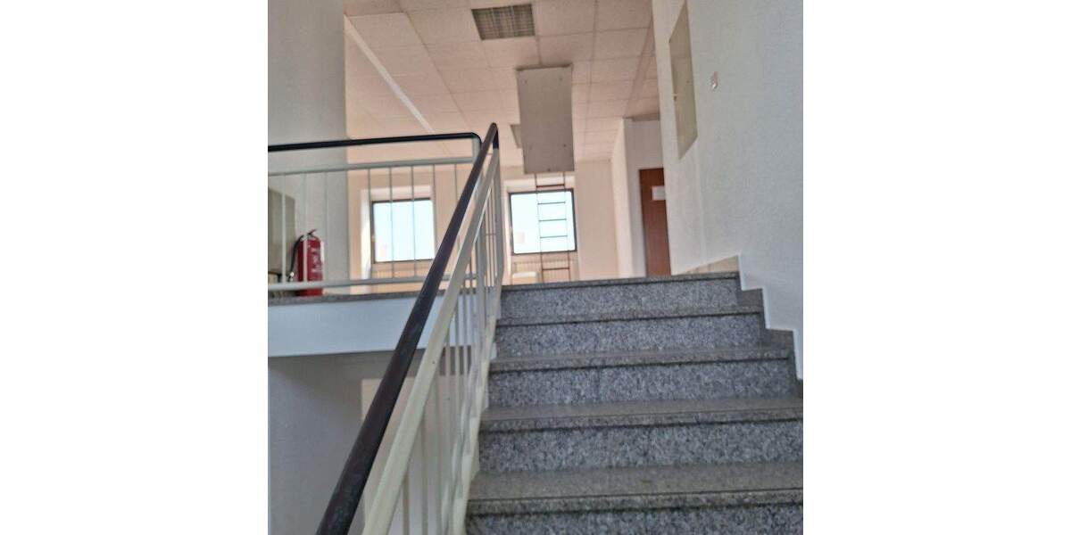 61381 Friedrichsdorf - Gewerbeobjekt (Büro- + Hallenflächen) ca. 1.440 m² Nfl., Areal rd. 3.300 m² zimmer