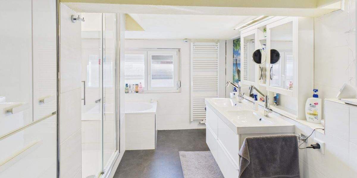 Rodgau: Modernisiertes EFH, 6 Zi., WP (heizkühl), Kamin, Hof, 11-kW Wallbox 6 zimmer