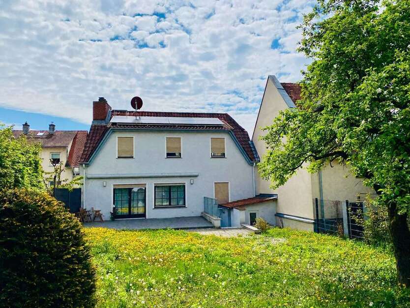 Haus zum Mieten in Bad Homburg 2.400 € 166 m²