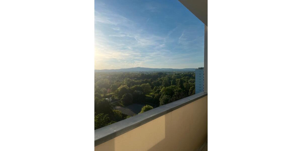 Zimmer in 6er Frauen WGshared Flat im Herzen Frankfurts mit Ausblick auf den Taunus 6 zimmer