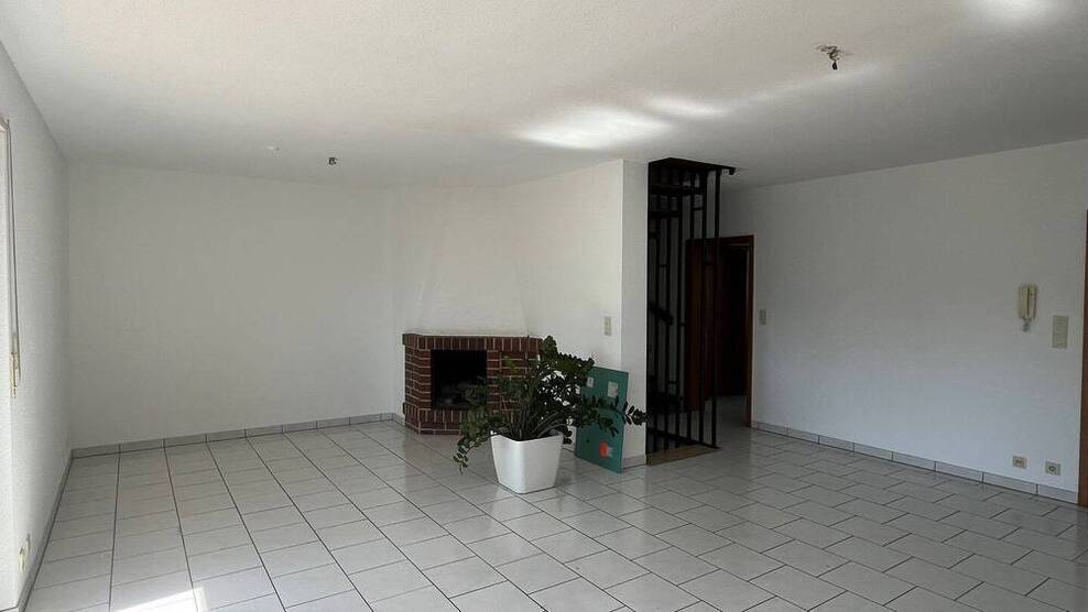 Geräumiges Reiheneckhaus - pflegeleichter Garten, Balkon, Sauna und Einbauküche