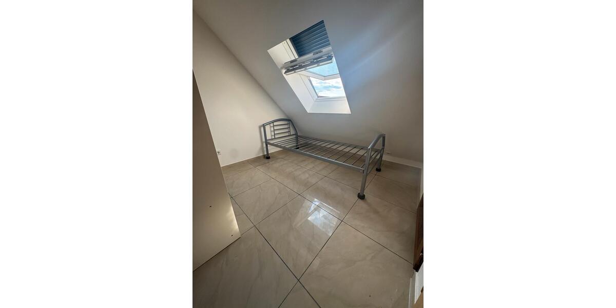 Dachgeschoßwohnung Raunheim - 2 Zimmer, 60 m&sup2;, 1.200&euro; | Angebot:26413339