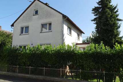 Haus zum Kaufen in Frankfurt am Main, Nieder-Eschbach 1.100.000 € 216 m² 9 zimmer