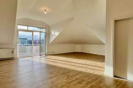 Wo Licht, Weite und Ruhe zuhause sind: Traumhafte 3-Zi-DG-Wohnung in Rumpenheim 3 zimmer