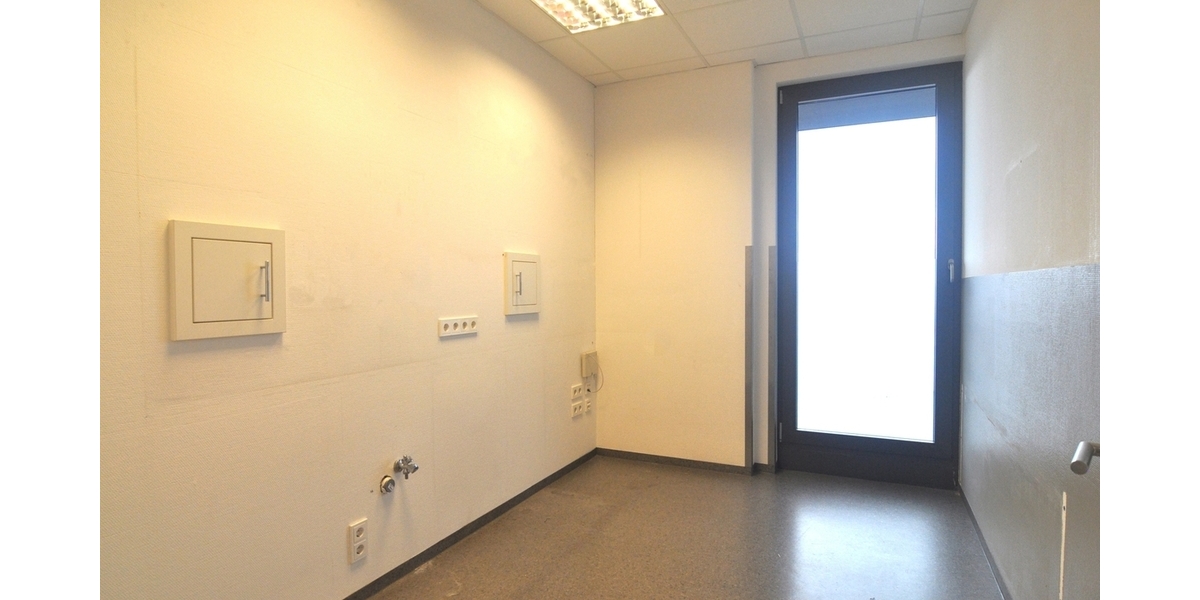 Praxis- oder Bürofläche mit Penthouse-Feeling im modernen Ärztehaus - Gewerbeobjekt Königstein | Angebot:26975149