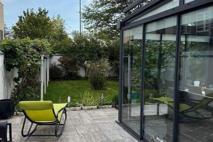 Luxus trifft Wohnkomfort – Exklusives Einfamilienhaus mit Sauna, Kamin & Wintergarten in Frankfurt 5 zimmer