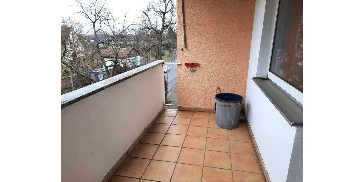 Sie streichen die Wände, und wir die Kosten.....Provisionsfrei für den Käufer ! 3 zimmer