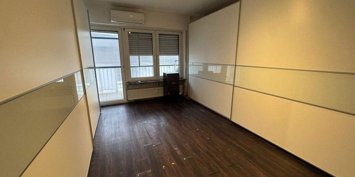 Möblierte 3-Zimmer-Wohnung (90 m²) mit Balkon, Klima & EBK - Nähe EZB 3 zimmer
