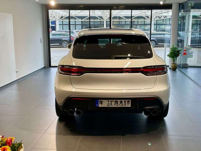 Porsche Macan 11.500 km 93.222 € Wiesbaden 65185