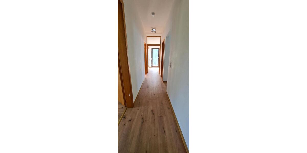 Einfamilienhaus Niedernhausen - 6 Zimmer, 155 m&sup2;, 3.000&euro; | Angebot:24980995