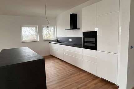 Wohnung Friedrichsdorf - 4 Zimmer, 140 m&sup2;, 1.900&euro; | Angebot:25284524