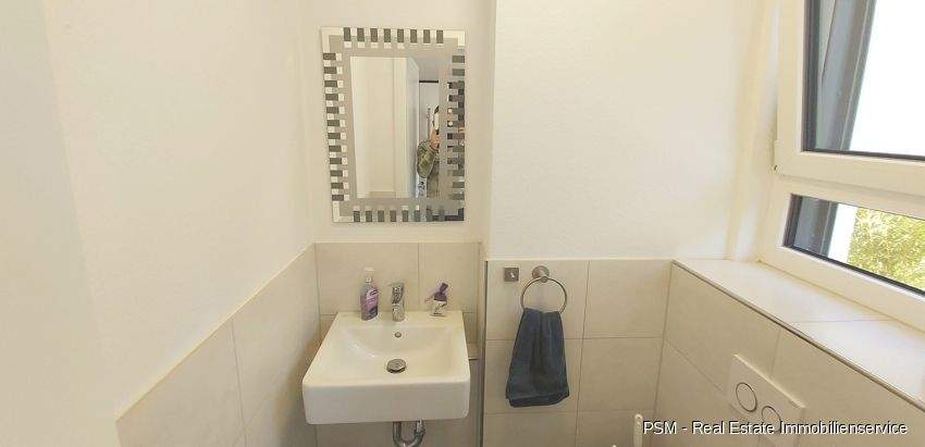 *Gehobenes und modernes Niedrigenergie Reiheneckhaus mit Terrasse und Garten in bevorzugter Lage* 6 zimmer