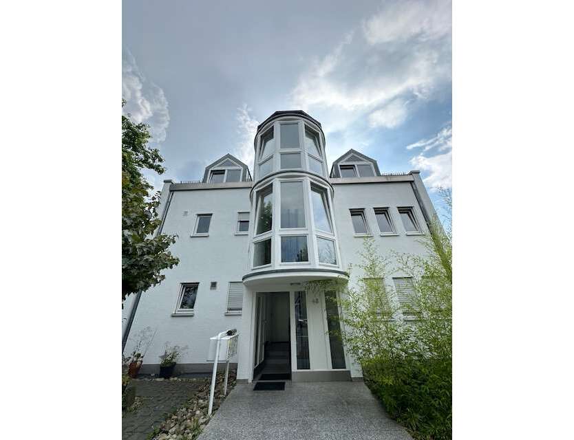 Haus zum Kaufen in Offenbach Bieber 1.200.000 € 347 m²