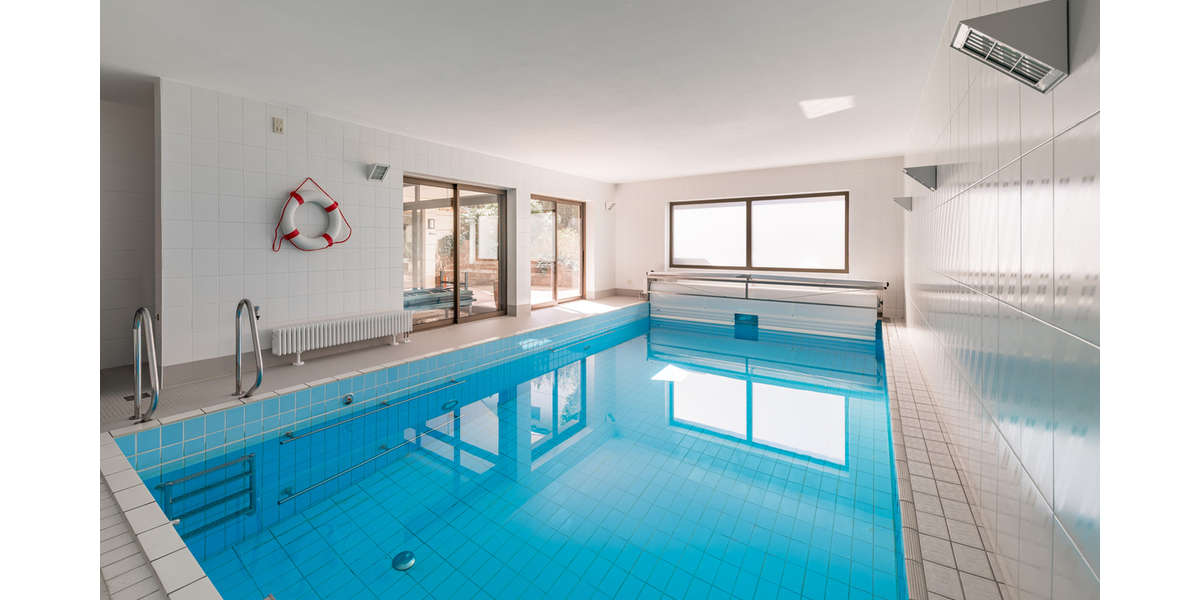 LUXURIÖSES ANWESEN MIT INDOOR-POOL IN TOPLAGE VOM KÖNIGSTEINER JOHANNISWALD - Anwesen Königstein | Angebot:26441626