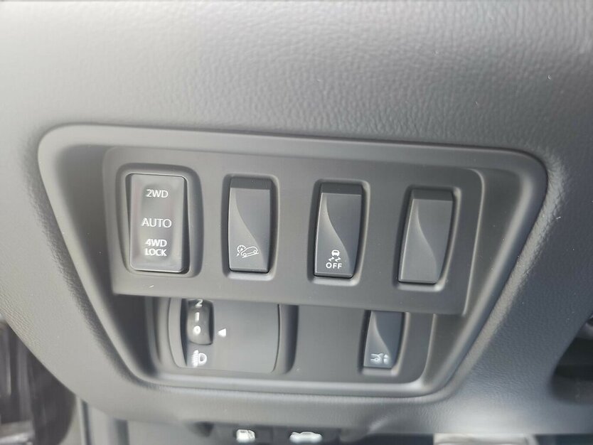 Koleos Initiale Paris 4x4 Scheckheft gepflegt