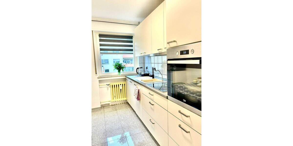 Lichtdurchflutete 4-Zimmer-Wohnung · 96 m² · Mainufer 4 zimmer