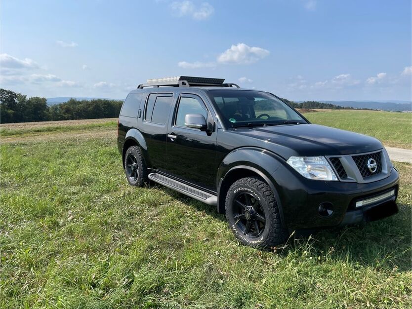 Nissan Pathfinder 220.000 km 14.200 € Waldems 65529