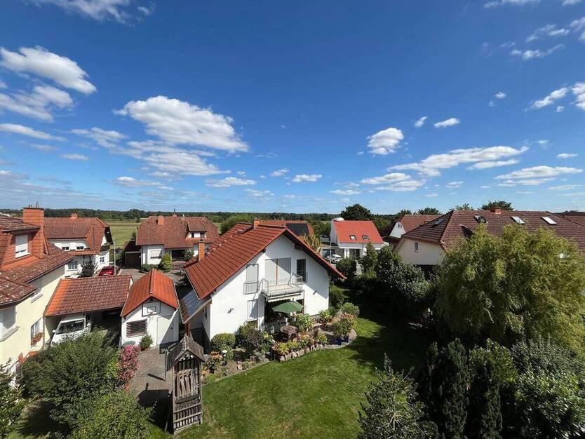 Geräumiges Reiheneckhaus - pflegeleichter Garten, Balkon, Sauna und Einbauküche