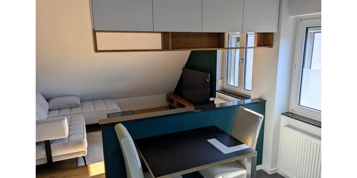 Moderne Single-Dachgeschosswohnung (voll möbliert) 2 zimmer