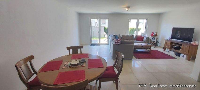 *Gehobenes und modernes Niedrigenergie Reiheneckhaus mit Terrasse und Garten in bevorzugter Lage* 6 zimmer