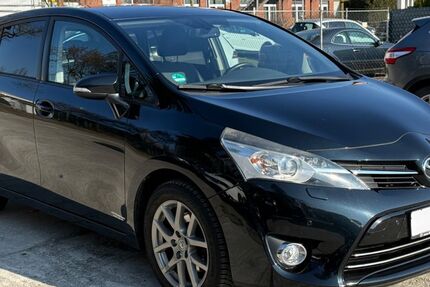 Toyota Verso 165.000 km 7.499 &euro; Frankfurt am Main 60386