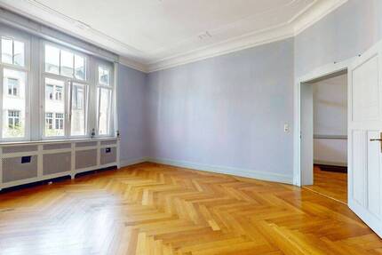 Stilaltbau mit Gewerbeeinheit nahe Holzhausenviertel