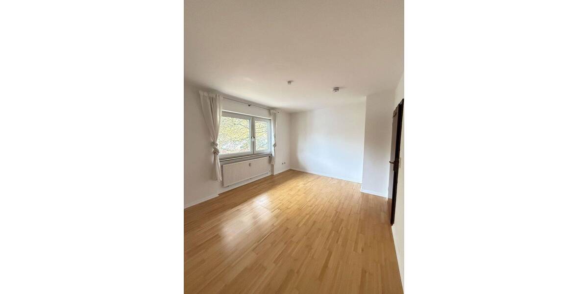 Helle 4-Zimmer-Eigentumswohnung mit Balkon, Einbauküche & Stellplatz in Frankfurt-Bergen-Enkheim 4 zimmer