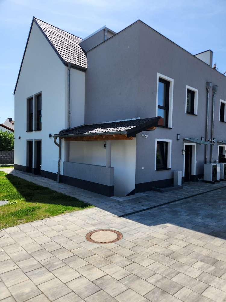 Haus zum Mieten in Hanau 2.400 € 220 m²
