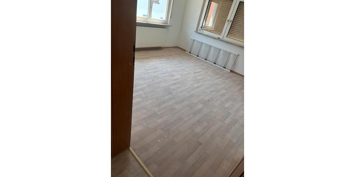 Etagenwohnung Roßdorf - 5 Zimmer, 105 m&sup2;, 1.350&euro; | Angebot:26164196