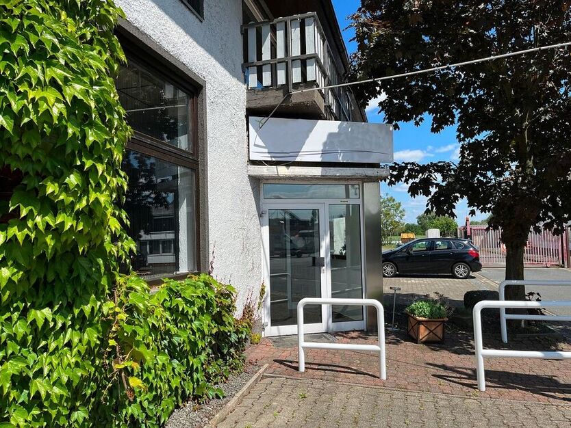 Vielseitig nutzbares Gewerbeanwesen mit großzügigem repräsentativem Wohnhaus zimmer